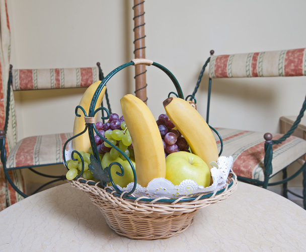 Detailní záběr na košík s ovocem - Fotografie, Obrázek