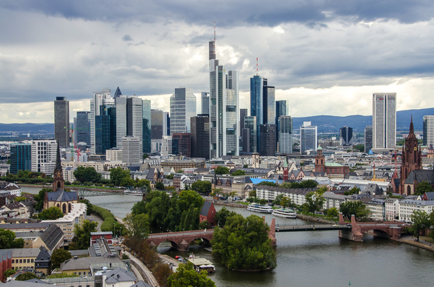 Pohled na panorama Frankfurtu nad Mohanem za soumraku, Německo - Fotografie, Obrázek