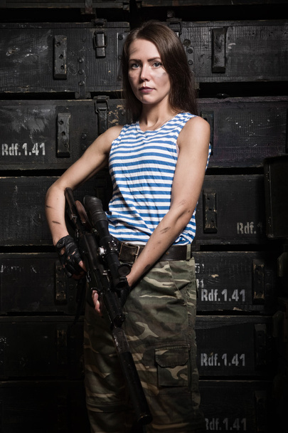 Russian girl with a gun - Foto, Imagem