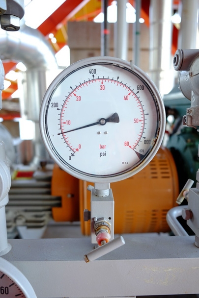Μετρητής πίεσης σε πετρέλαιο και φυσικό αέριο παραγωγικής διαδικασίας. - Φωτογραφία, εικόνα