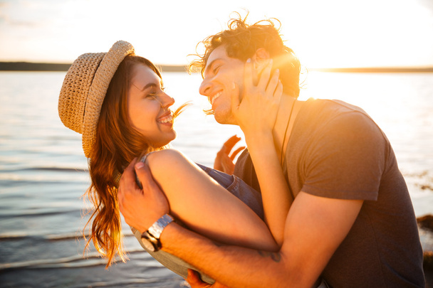 Closeup of happy young couple on the beach - Foto, imagen