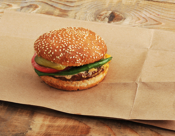 fast food hamburger  on paper background - Foto, afbeelding