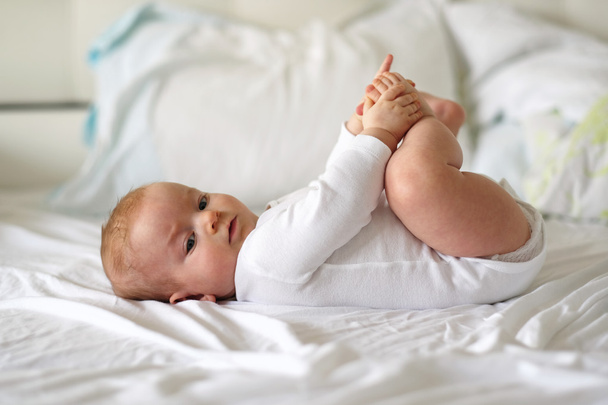 cute baby on bed - Foto, immagini