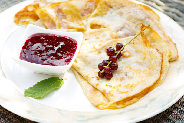Pancakes with currant berries and jam - Fotó, kép