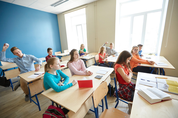 students gossiping behind classmate back at school - Zdjęcie, obraz