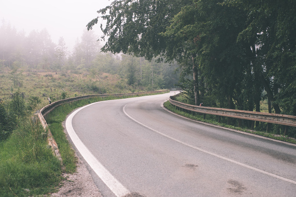 гірська сільська дорога влітку - вінтажний ефект фільму
 - Фото, зображення