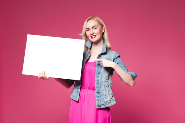 Shopping woman holding shopping bags on pink background  - Foto, Imagen