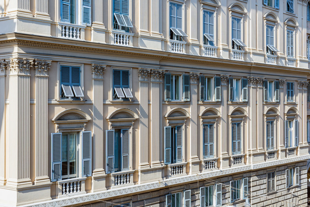 Italian facade in Via XX Settembre. Genova. Liguria, Italy. - Foto, Imagen
