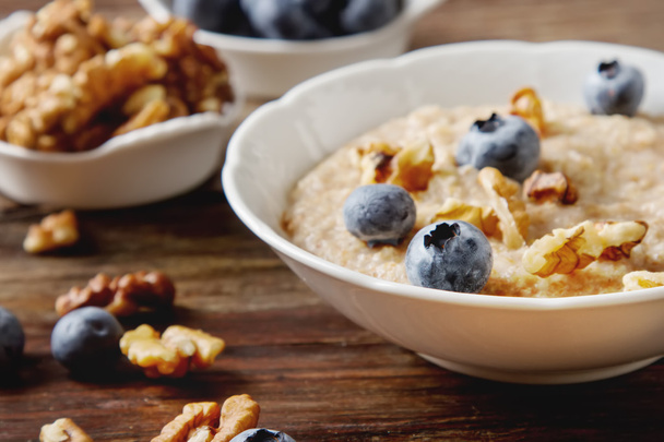 Perfect breakfast. Oatmeal with blueberries. Healthy eating for  - Фото, зображення