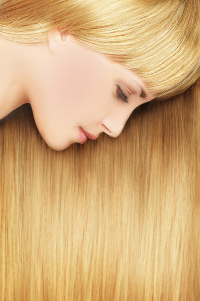 blond kobieta - piękne długie włosy - Zdjęcie, obraz