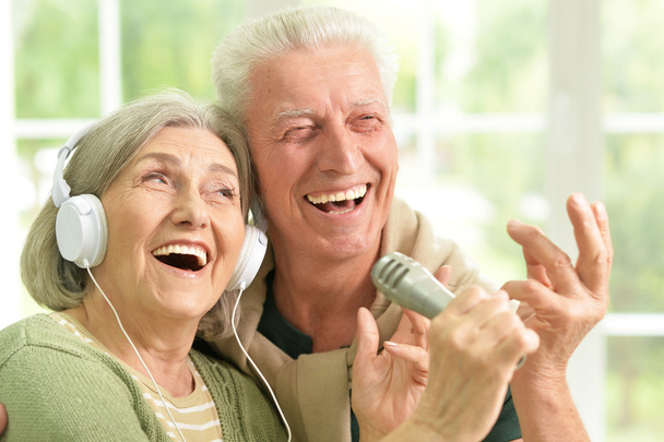 Senior couple with headphones  - Valokuva, kuva