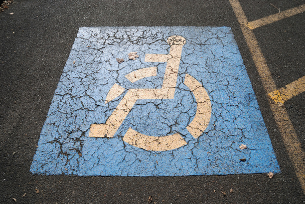Парковка для инвалидов
 - Фото, изображение