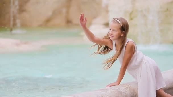 Adorable little girl near the Fountain of Trevi in Rome. Happy kid enjoy their european vacation in Italy - Footage, Video