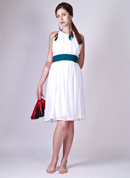 Beautiful young woman posing in white dress - Foto, Imagen