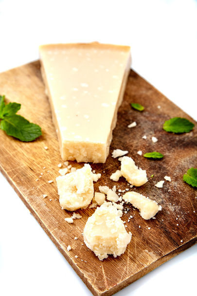 Шматок пармезану і тертого сиру
 - Фото, зображення