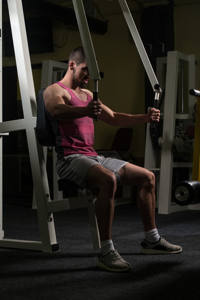 Man In The Gym Exercising Chest On Machine - Фото, зображення