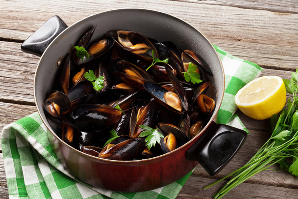 Mussels in copper pot  - Photo, Image
