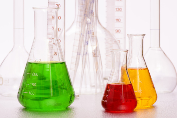 laboratório de química com vidro
 - Foto, Imagem