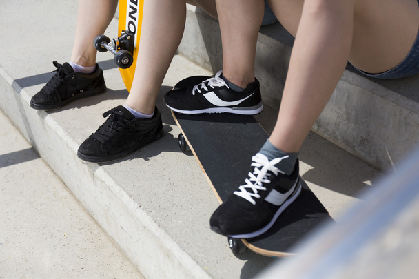 Closeup of skateboarder's legs - Zdjęcie, obraz