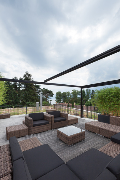 patio avec mobilier de jardin confortable
 - Photo, image