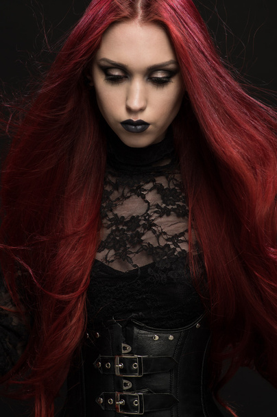 woman in black gothic costume  - Foto, afbeelding