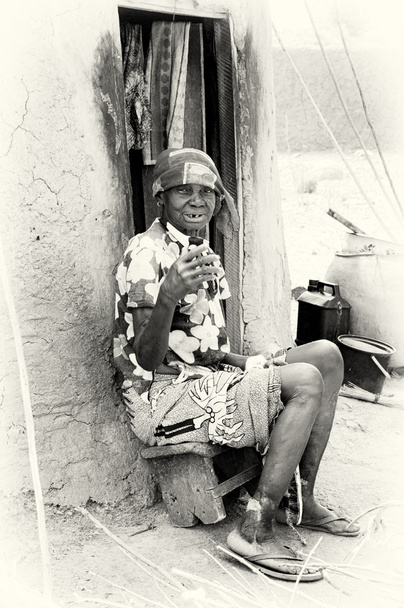 Ghanaian lady poses for the camera - Фото, зображення