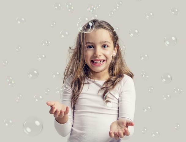 Girl playing with soap bubbles - Fotografie, Obrázek