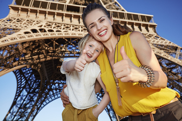 Happy mother and daughter travellers showing thumbs up in Paris - Фото, зображення