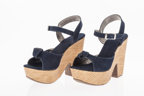 zapatos de plataforma de tela azul jean
 - Foto, Imagen