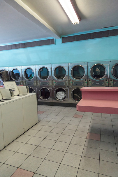Πλύσιμο ρούχων και στέγνωμα με το πλυντήριο - Φωτογραφία, εικόνα