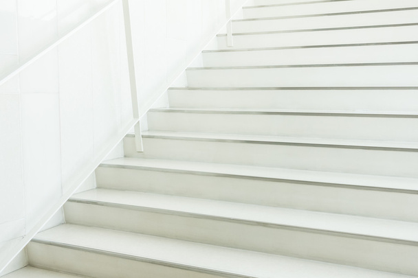 Escalier en béton blanc
 - Photo, image