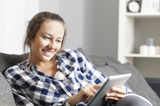 Young woman using tablet pc - Photo, Image