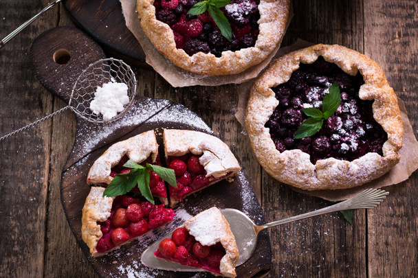 Blueberry,cherry,raspberry and blackcurrant galette on w wooden background. - Foto, Bild