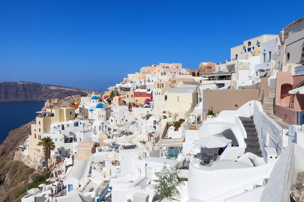 White houses and blue domes of Oia, Santorini. - Foto, imagen