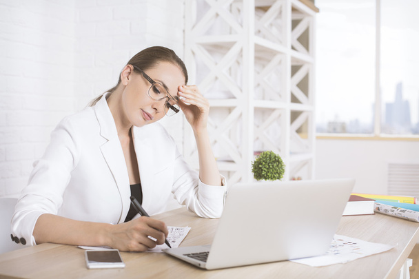 Attractive woman doing paperwork side - Photo, image