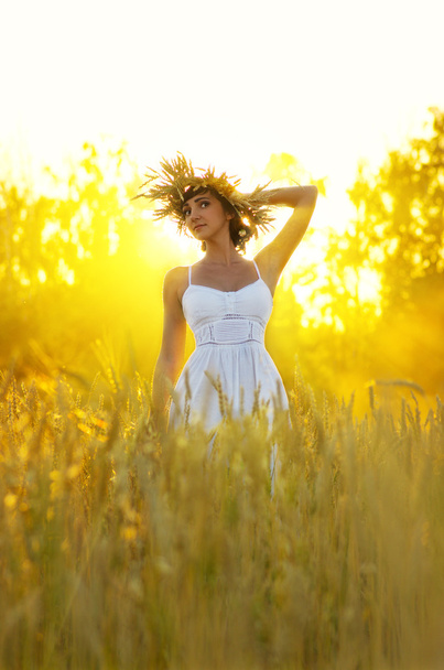 Woman on wheat field - Foto, Imagem