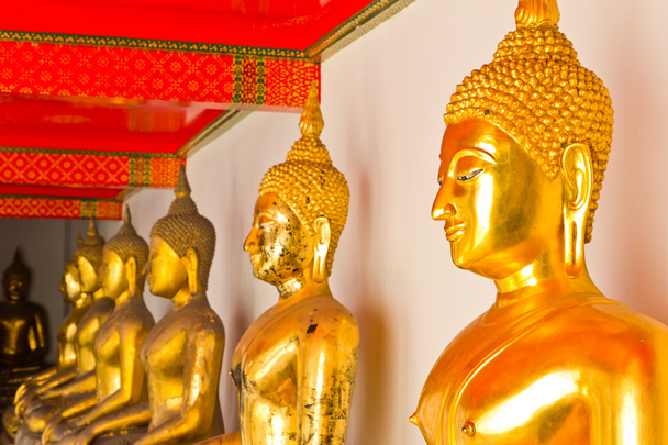 Buddha statue in thai temple - Фото, зображення