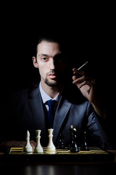 jego gra szachista - Zdjęcie, obraz