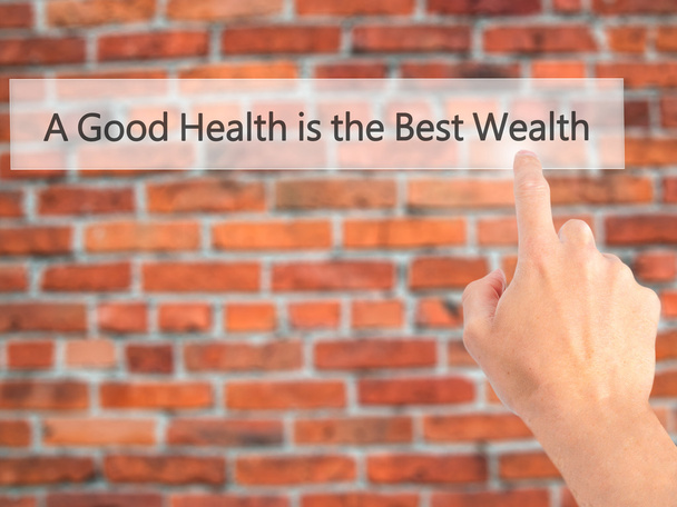Une bonne santé est la meilleure richesse Main appuyant sur un bouton sur blu
 - Photo, image