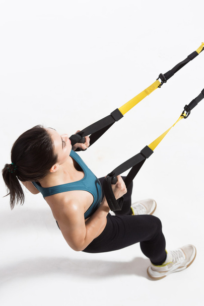 Woman training with suspension trainer sling - Zdjęcie, obraz