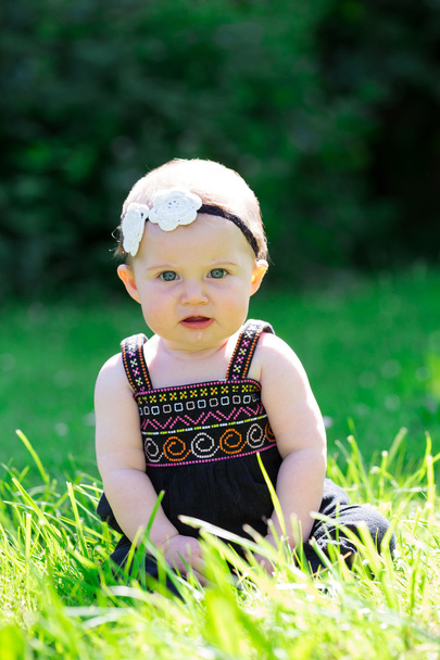 6 Month Old Baby Girl Outdoors - Foto, afbeelding
