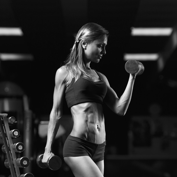 Fitness woman in the gym - Valokuva, kuva