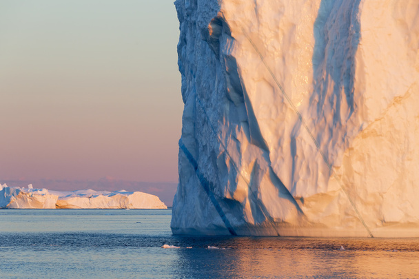 Огромные айсберги Полярных регионов
. - Фото, изображение