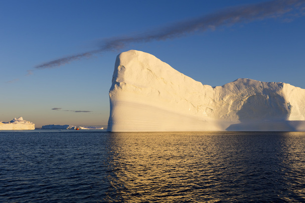 Enorme ijsbergen van poolgebieden - Foto, afbeelding