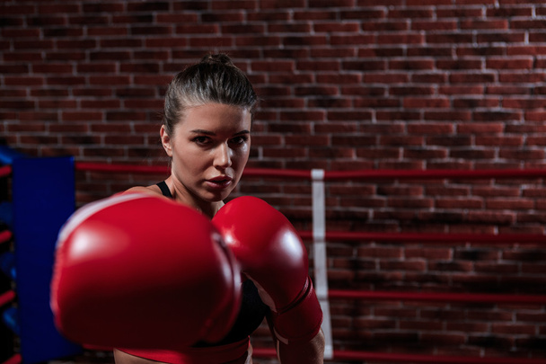 Fitness woman in boxing ring - Fotoğraf, Görsel