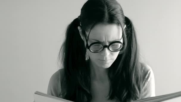 Sinir bozucu kadın öğretmen bağırır - Video, Çekim