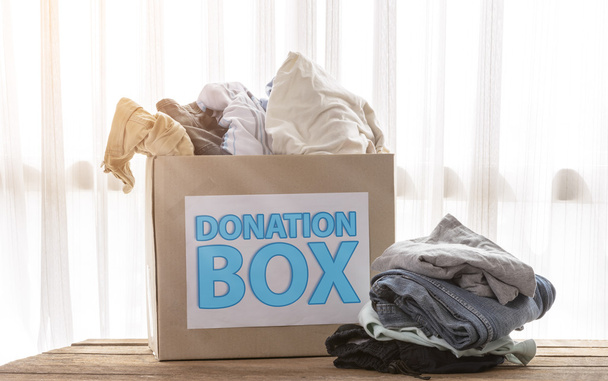 Одяг пожертвування box
 - Фото, зображення