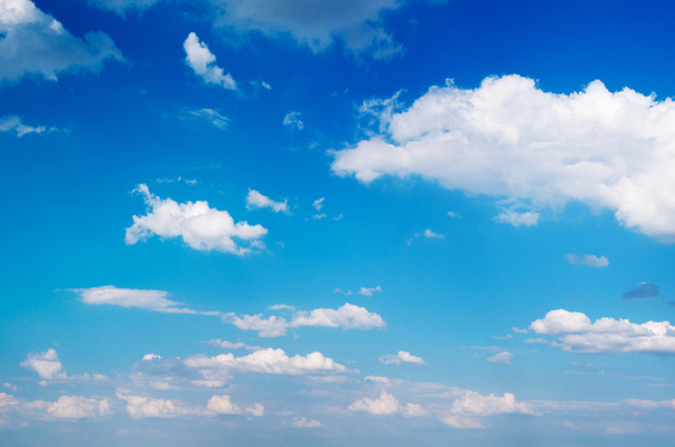 синій фон неба з білими хмарами
 - Фото, зображення