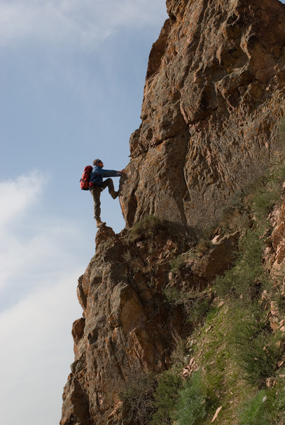 ορειβάτης με ένα σακίδιο - Φωτογραφία, εικόνα