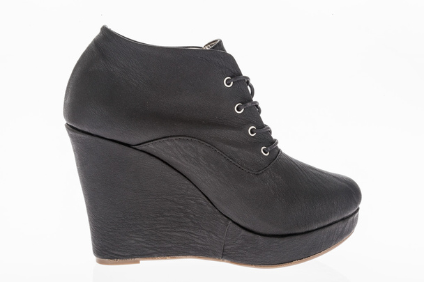 chaussures plates-formes en cuir noir avec lacets
 - Photo, image